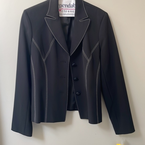 Black two piece suit - Picture 5 of 8